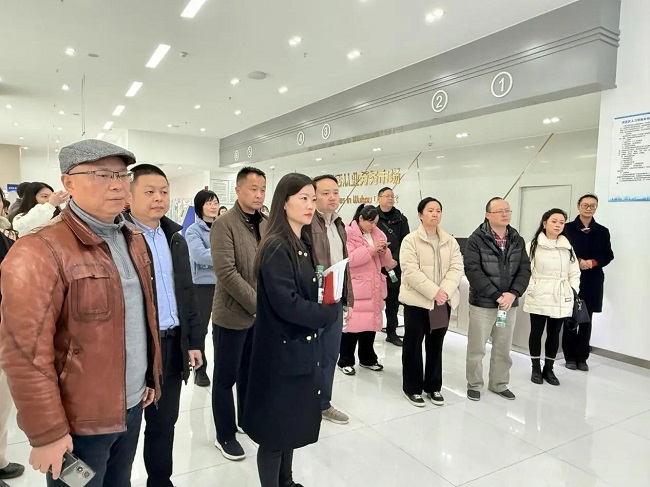 武侯區(qū)多部門(mén)領(lǐng)導(dǎo)聯(lián)合考察調(diào)研瑞方人力運(yùn)營(yíng)的武侯區(qū)人力資源市場(chǎng) 第1張
